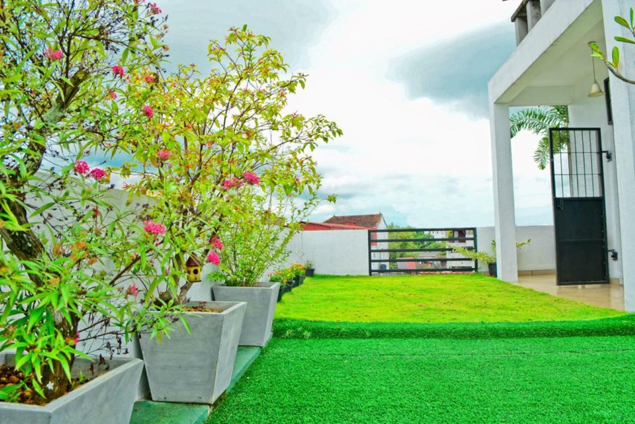 Furnished Apartment At Colombo Suburbs Nawala Раджагирия Екстериор снимка